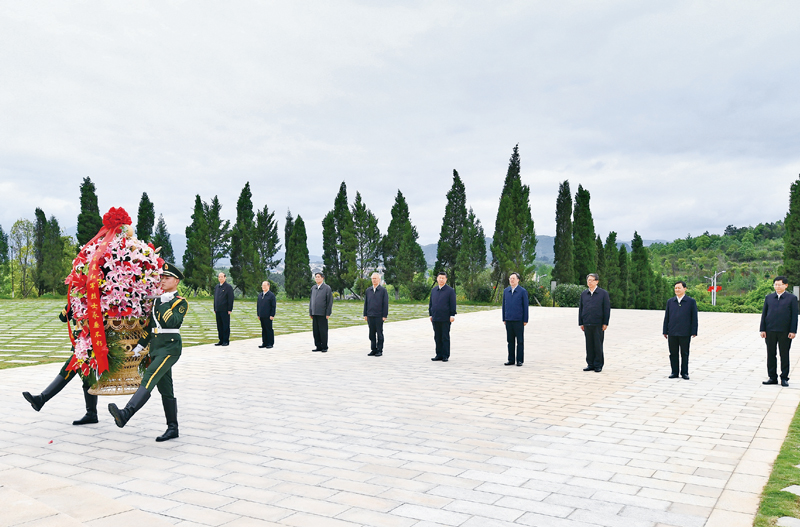 2021��4��25����27�գ��й���������ǡ�������ϯ�������ί��ϯϰ��ƽ�ڹ������졣����25�����磬ϰ��ƽ��λ�ڹ�����ȫ���صĺ�������潭ս�ۼ���԰�����潭ս�ۺ����ʿ���׻����� �»������ л����/��