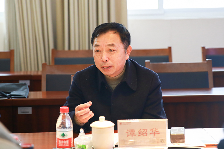 谭院长提出重庆市工业学校目前面临升级发展的机遇期,同时也是岔路口