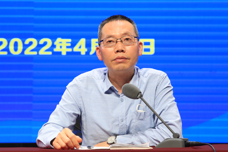 会上,杜宏伟校长还就学校转型发展中教职工所关心的热点问题进行了